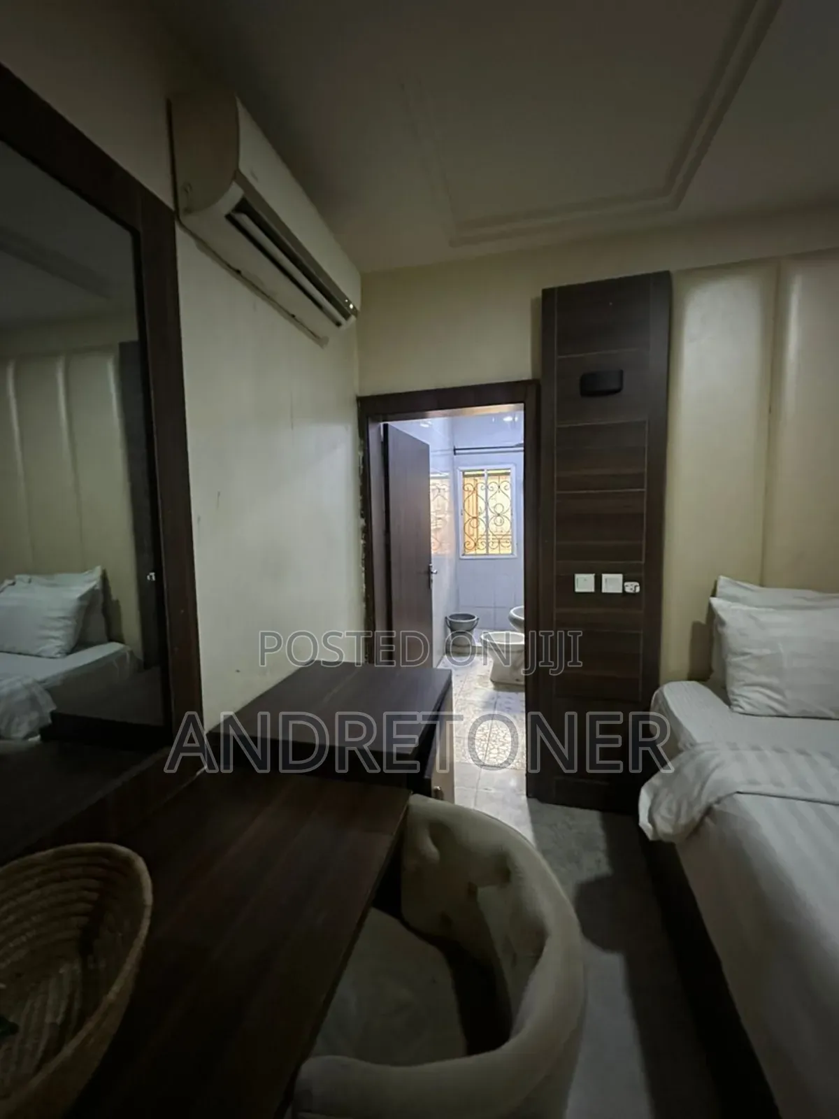 20 Rooms Hotel