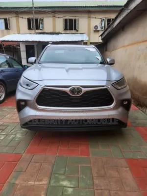 Toyota Highlander XLE 2022 Silver