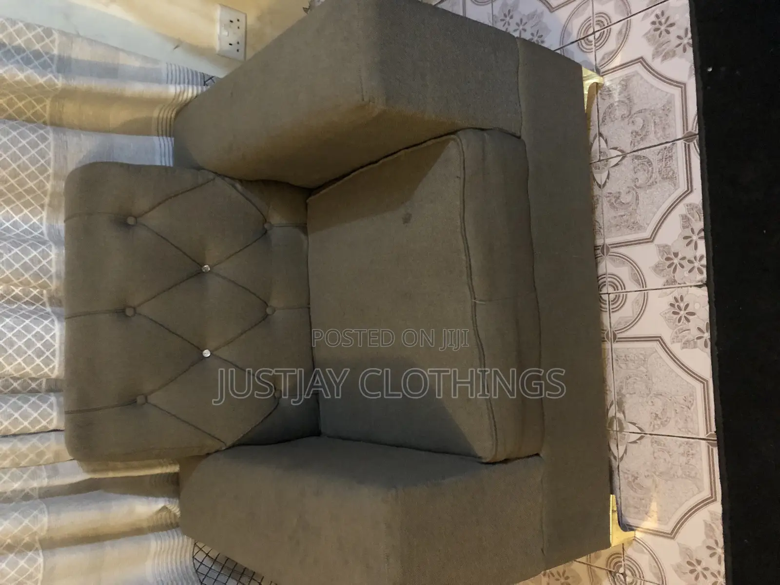 An Affordable Complete Set of Chairs