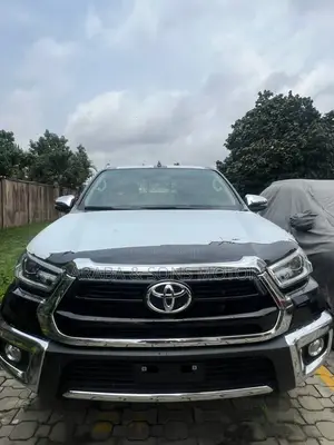 New Toyota Hilux 2024 Black