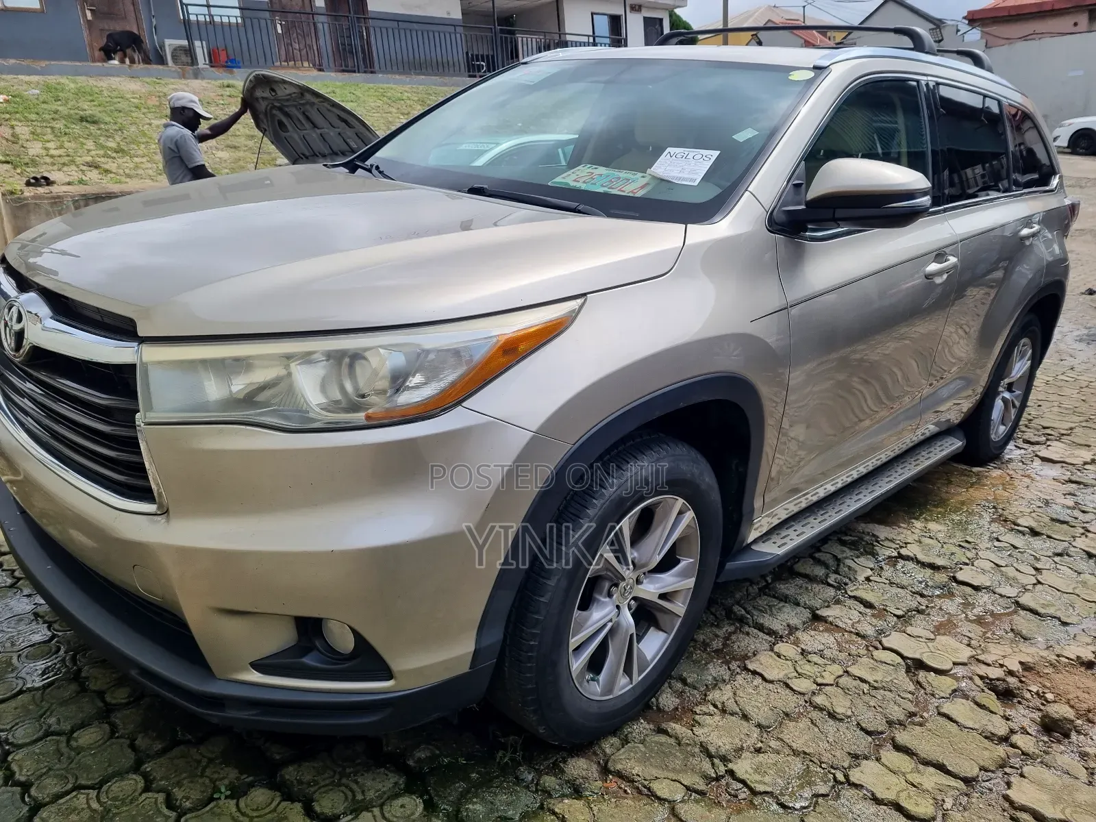 Toyota Highlander XLE 4dr SUV (3.5L 6cyl 6A) 2015 Gold