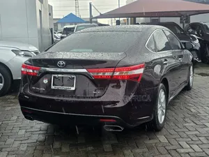 Toyota Avalon XLE Sedar FWD (3.5L 6cyl 6A) 2013 Burgundy