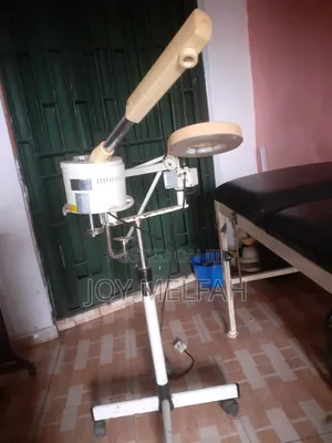 Facial Steamer With Mag Lamp