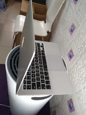Laptop Apple MacBook Pro 8GB Intel Core i5 SSD 256GB