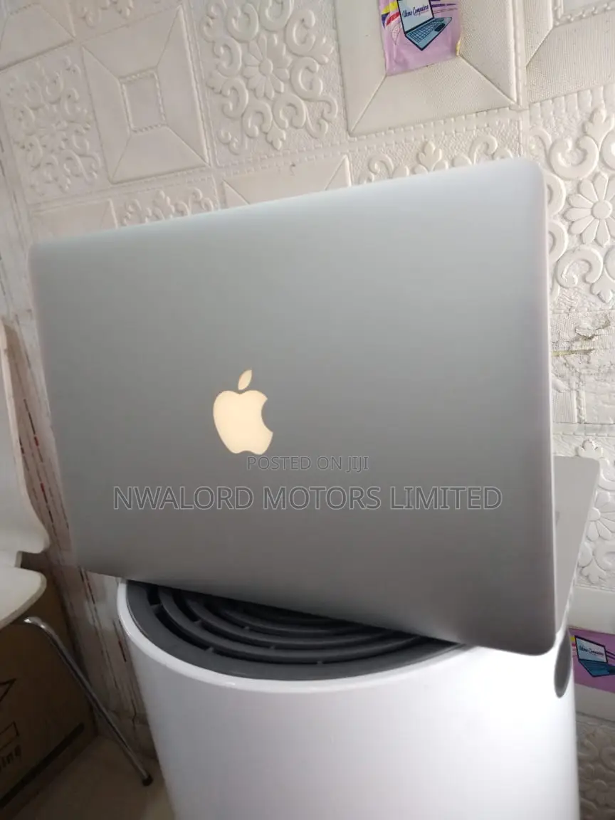 Laptop Apple MacBook Pro 8GB Intel Core i5 SSD 256GB