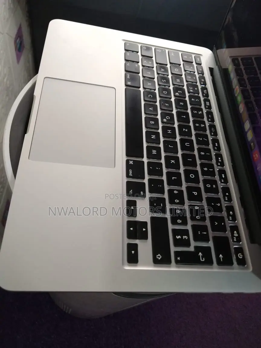 Laptop Apple MacBook Pro 8GB Intel Core i5 SSD 256GB