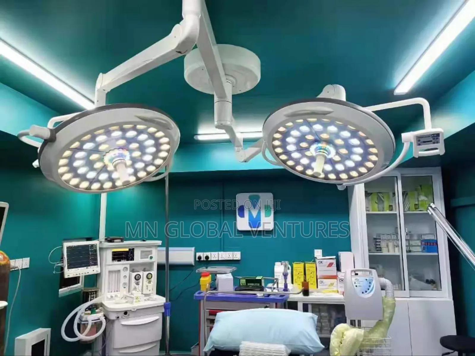 Double Arm Operating Light