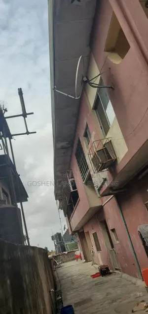 5bdrm Block of Flats in Ire Akari Estate for sale