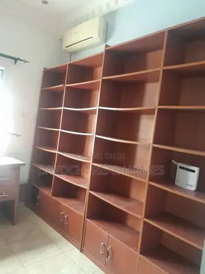 5bdrm Duplex in Chevron Drive for rent