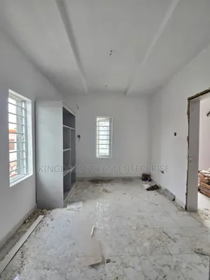 5bdrm Apartment in Osapa London Lekki for rent