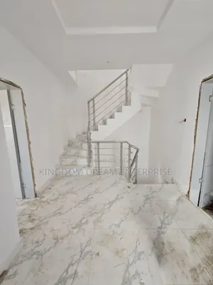 5bdrm Apartment in Osapa London Lekki for rent