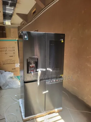 Hisense S/S Refrigerator With Screen /Water Dispenser