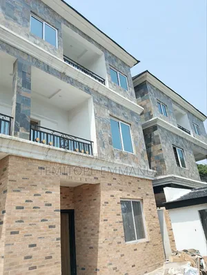 Furnished 10bdrm Apartment in Lekki Phase 1 for sale