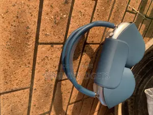 Neatly Used Black Airpod Max 1st Generation Blue