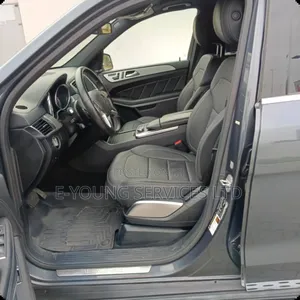 Mercedes-Benz GL-Class GL550 4MATIC 4dr SUV AWD (4.7L 8cyl Turbo 7A)