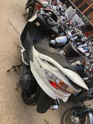 Suzuki Burgman 2013 White