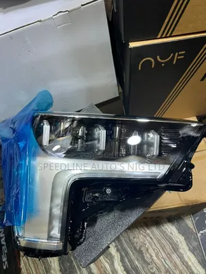 Complete Set Of Head Lamp Toyota Tundra 2023/2024