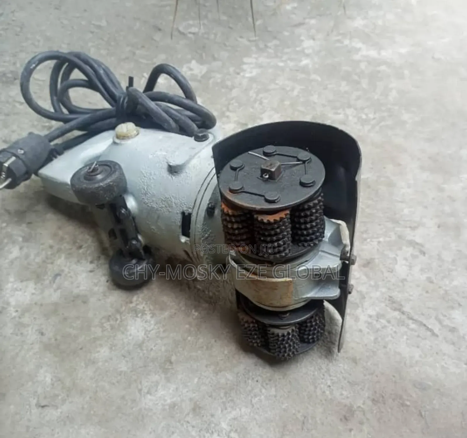Aurand 8" Pneumatic Handheld Deck Scaler
