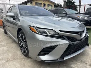 Toyota Camry 2019 Silver