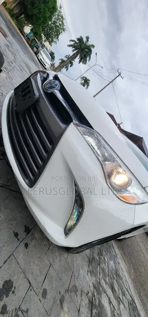 Toyota Camry XLE 4dr Sedan (2.5L 4cyl 6A) 2016 Pearl
