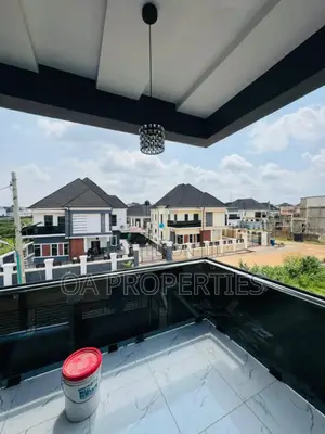 2bdrm Duplex in Carlton Gate Estate for sale