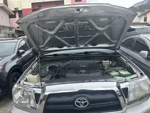 Toyota Tacoma Double Cab V6 Automatic 2010 Silver