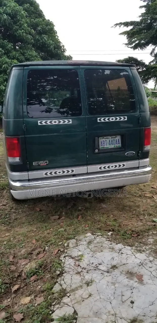 Ford E-150 XLT Wagon 2005 Green