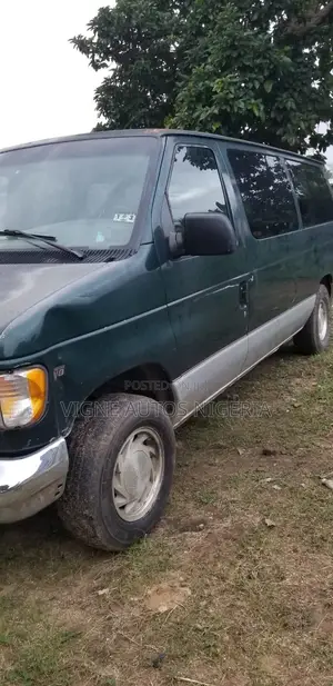 Ford E-150 XLT Wagon 2005 Green