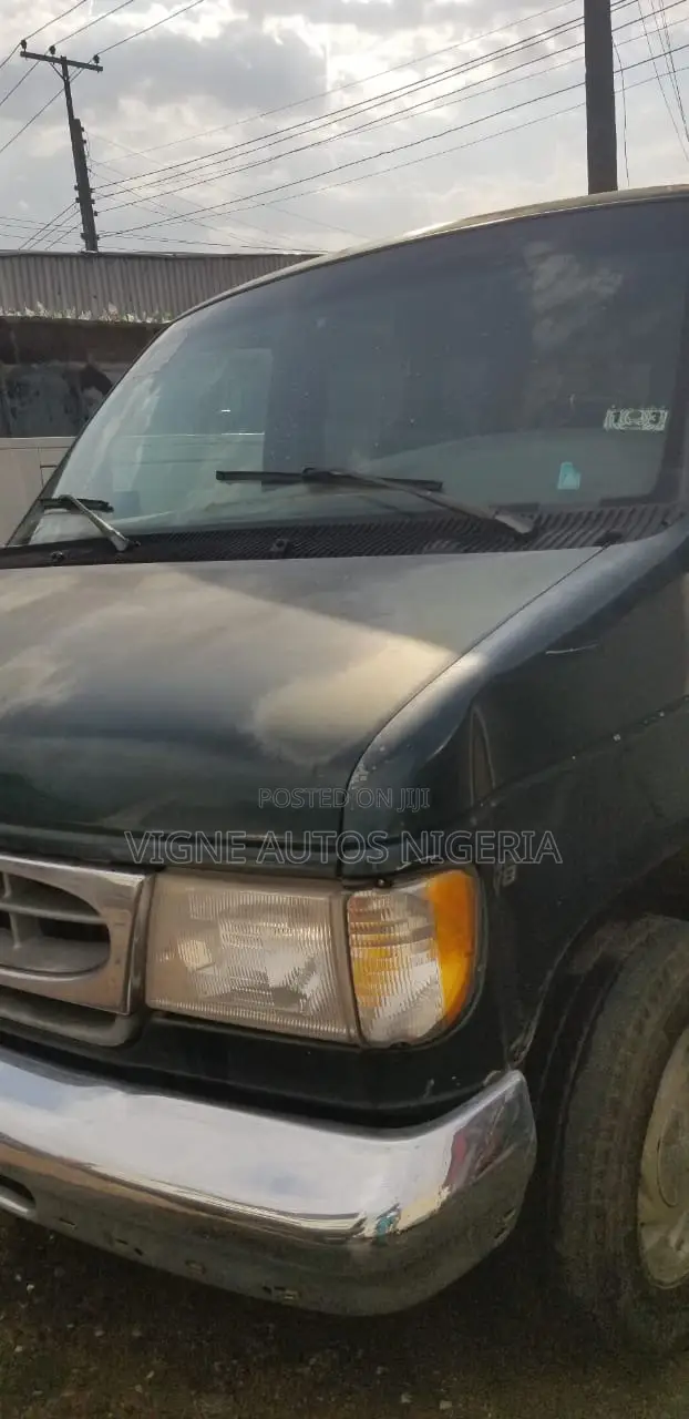Ford E-150 XLT Wagon 2005 Green