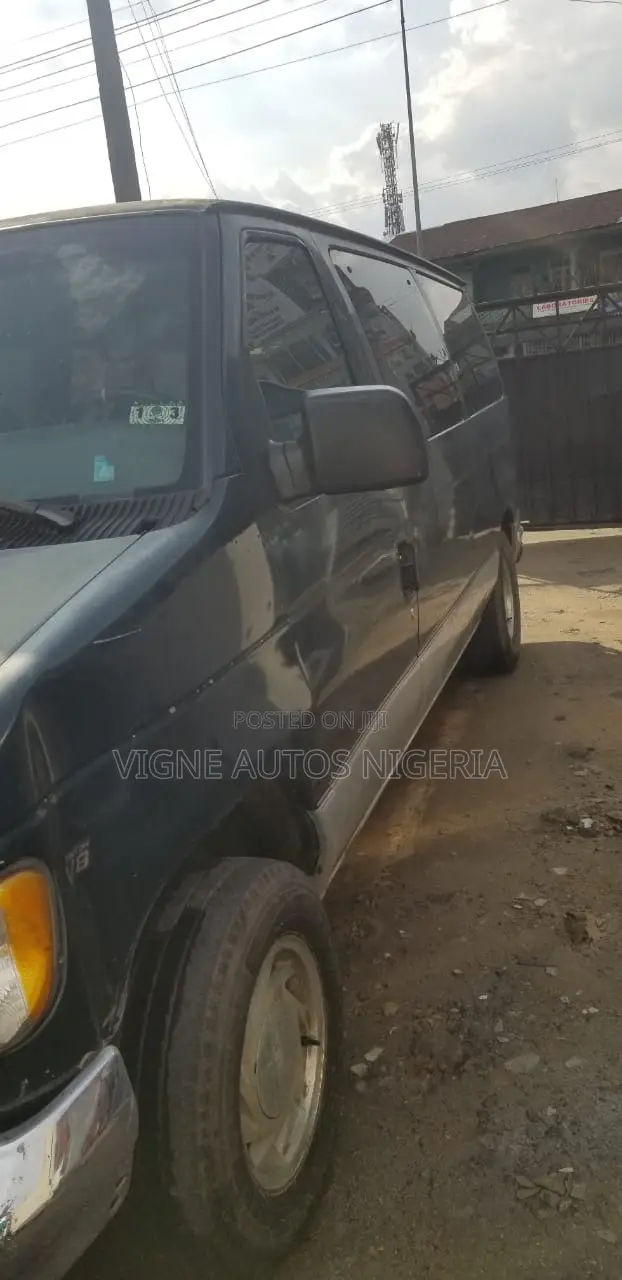 Ford E-150 XLT Wagon 2005 Green