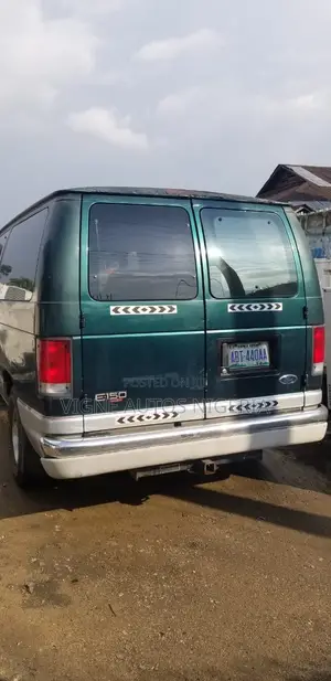 Ford E-150 XLT Wagon 2005 Green