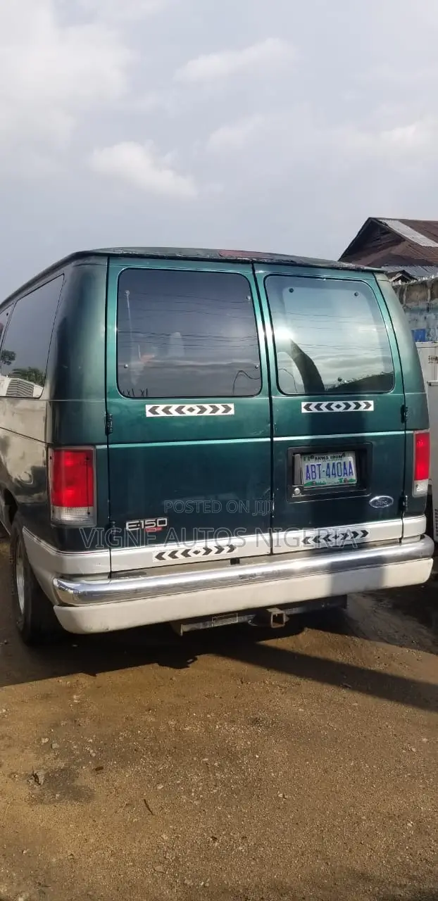 Ford E-150 XLT Wagon 2005 Green