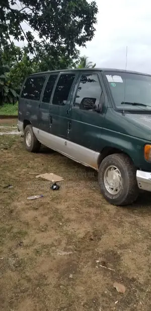 Ford E-150 XLT Wagon 2005 Green