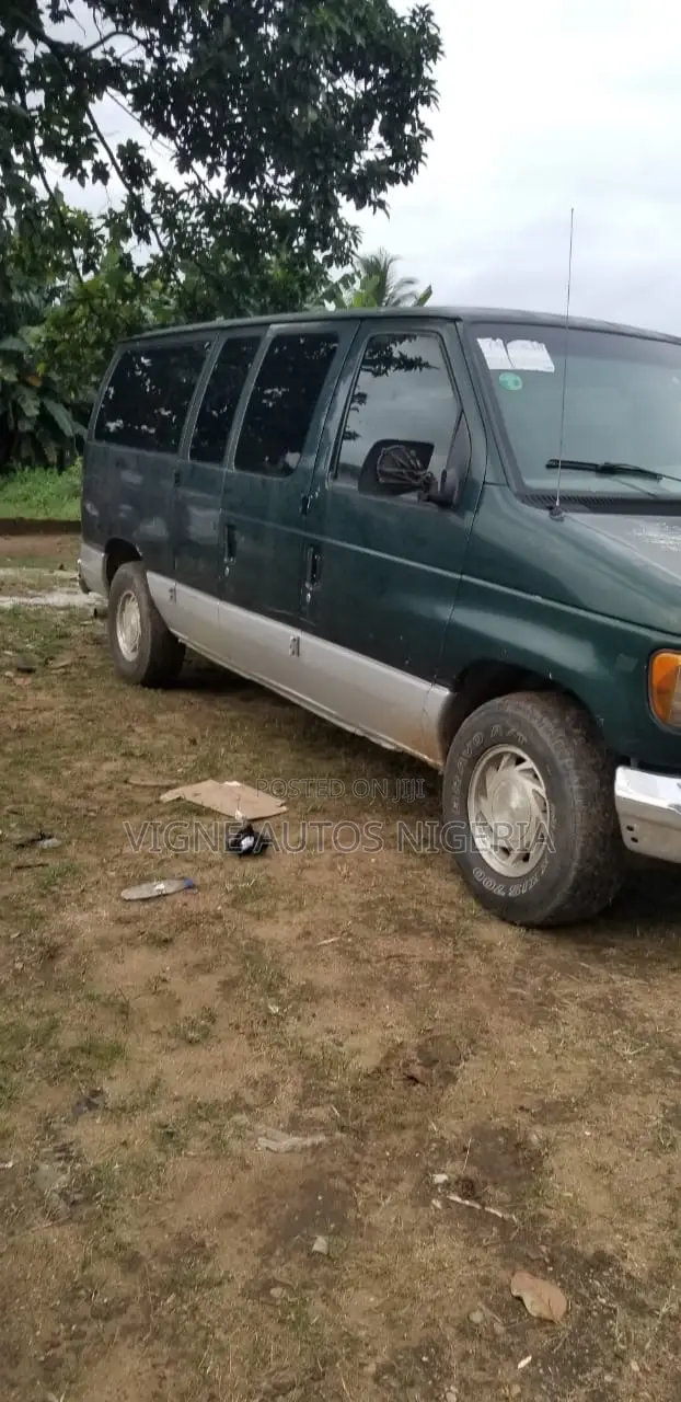 Ford E-150 XLT Wagon 2005 Green