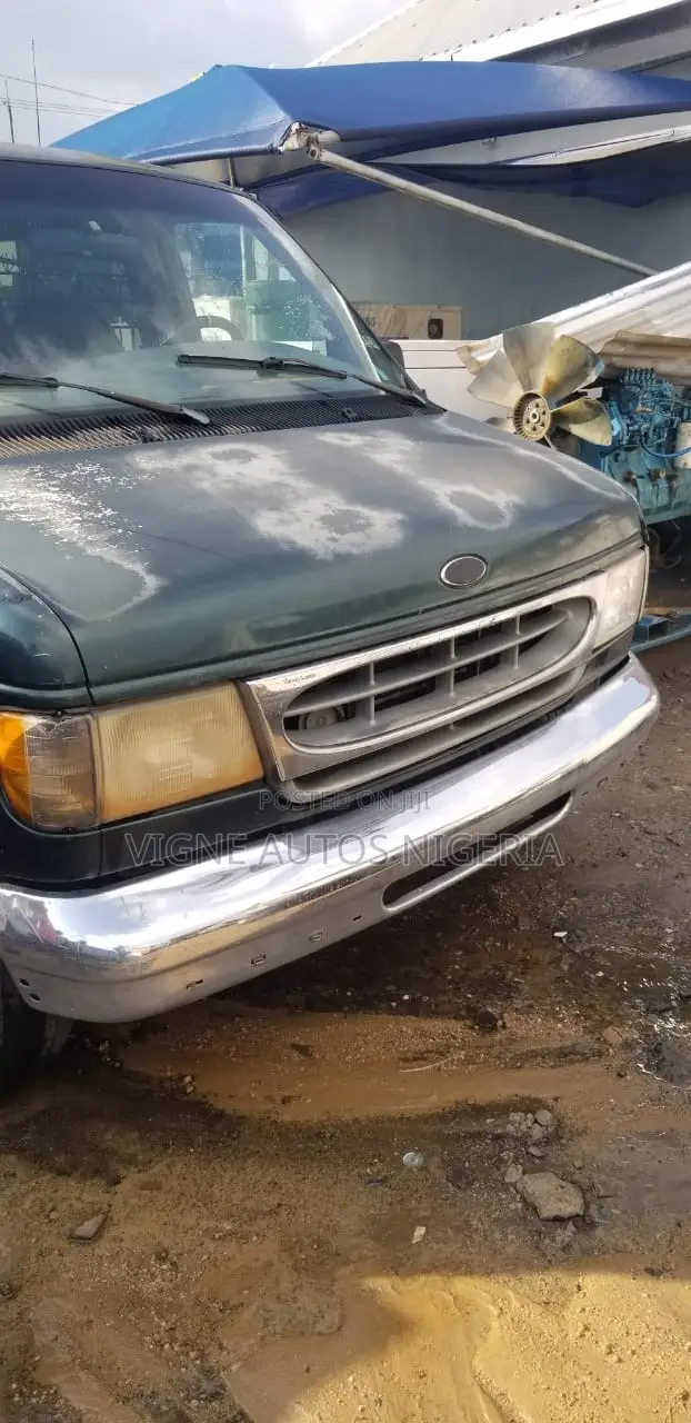 Ford E-150 XLT Wagon 2005 Green