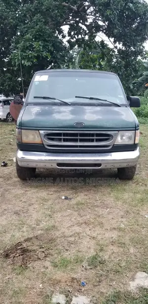 Ford E-150 XLT Wagon 2005 Green
