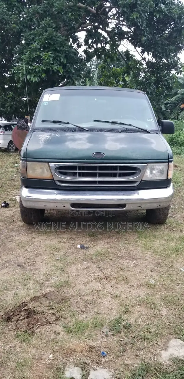 Ford E-150 XLT Wagon 2005 Green