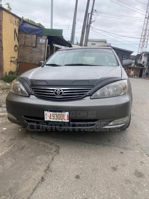 Toyota Camry SE 4dr Sedan (2.4L 4cyl 4A) 2004 Gray in Surulere - Cars