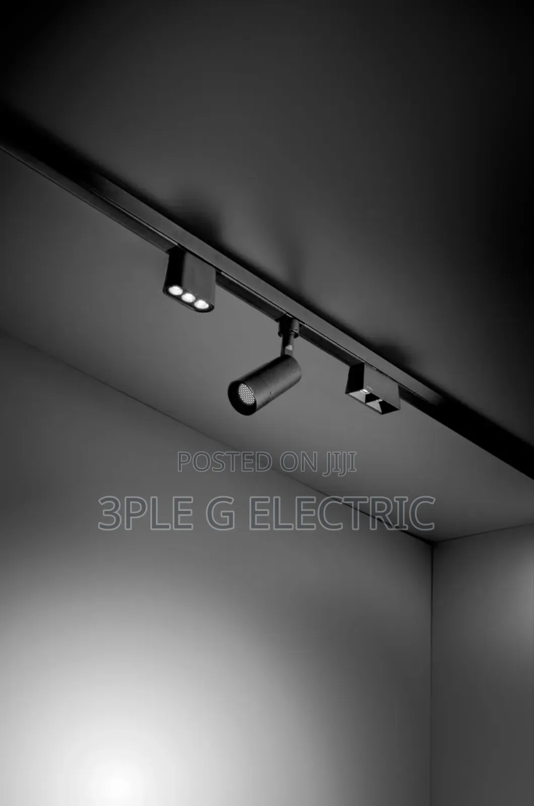 Unique Linear Magnetic Track Light