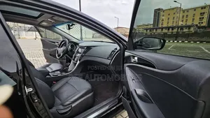 Hyundai Sonata Limited 2.0T Sedan (2.0L 4cyl 6A) 2012 Black