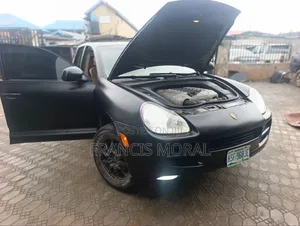 Porsche Cayenne 2010 Black