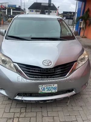 Toyota Sienna LE 7 Passenger 2012 Silver