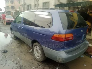 Toyota Sienna XLE & 1 hatch 2000 Blue