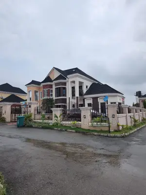 Furnished 4bdrm Duplex in FHA for sale