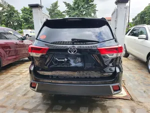 Toyota Highlander Limited 4x4 V6 (3.5L 6cyl 8A) 2017 Black