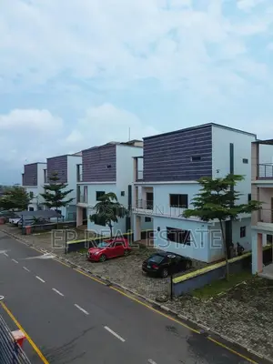 6bdrm House in Apo District for sale