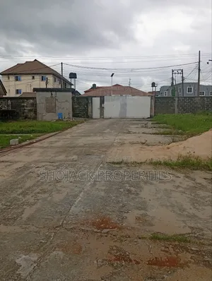 3bdrm Apartment in Peter Odili, Port-Harcourt for sale