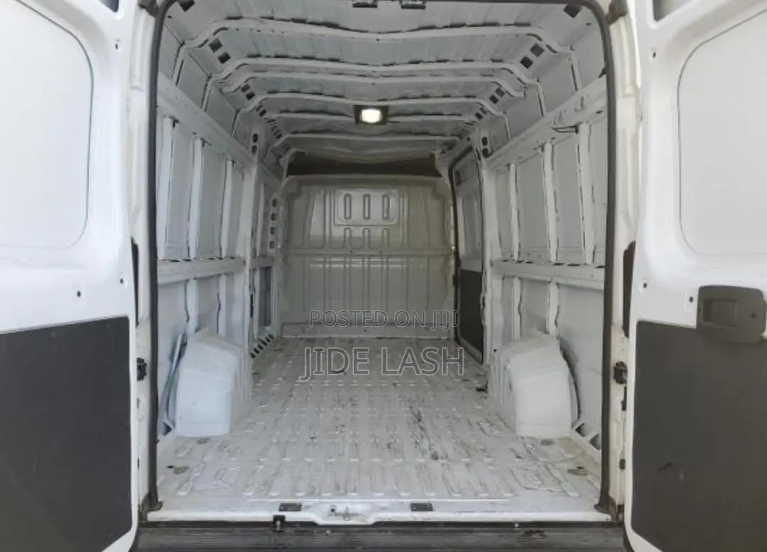 Bus 2023 White