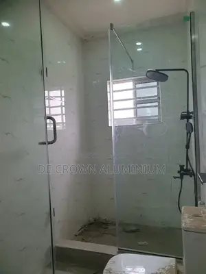 Bathroom Glass Cubicle