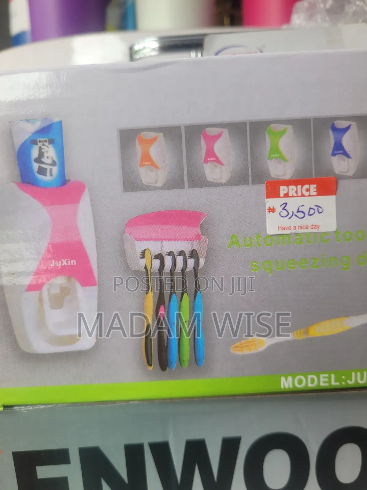 Automatic Toothpaste Squeezing Device